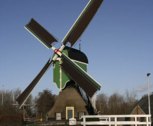 Gorinchem_Oostmolen_vanaf_overzijde_water_1